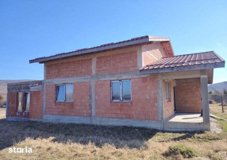 Casă cu 5 camere cu Teren 1843 Mp în Jucu
