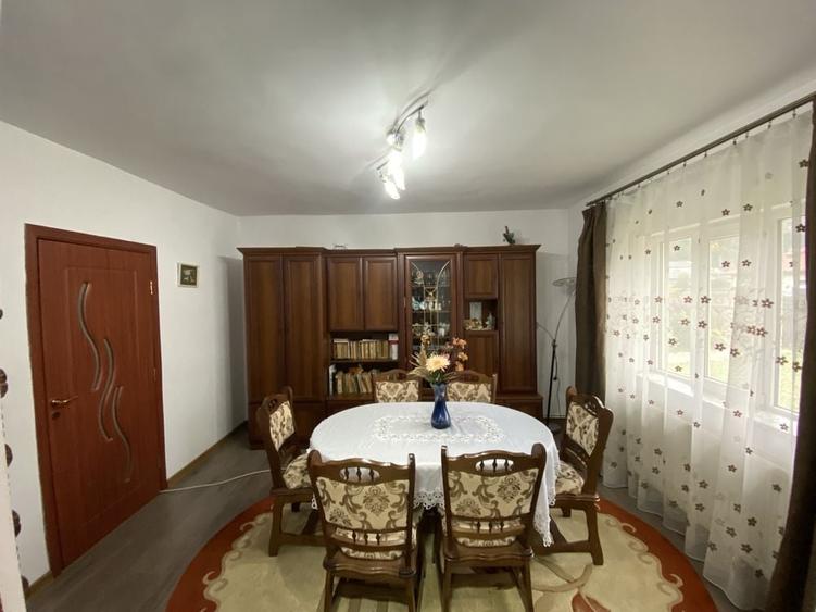Casă cu 4 camere în Poiana Teiului
