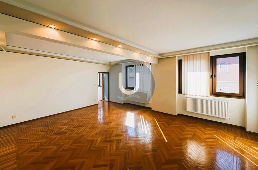 Apartament cu 3 camere decomandat, mobilat în Cotroceni