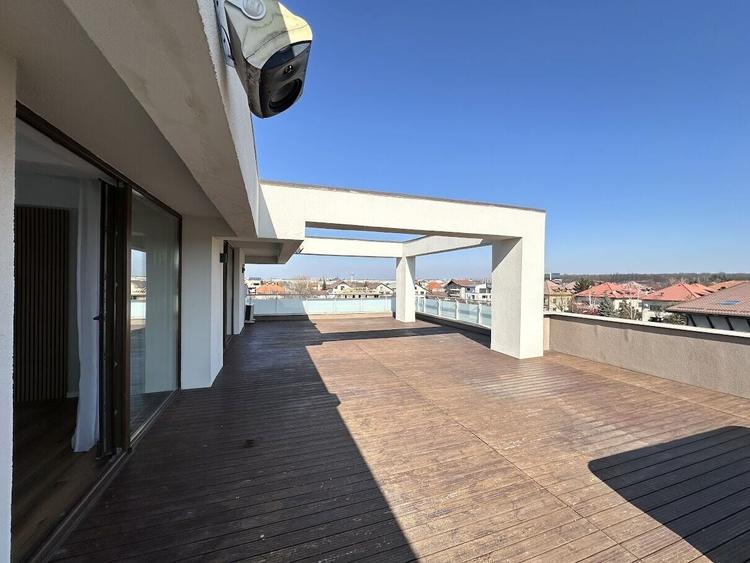 Apartament cu 4 camere, mobilat în Băneasa