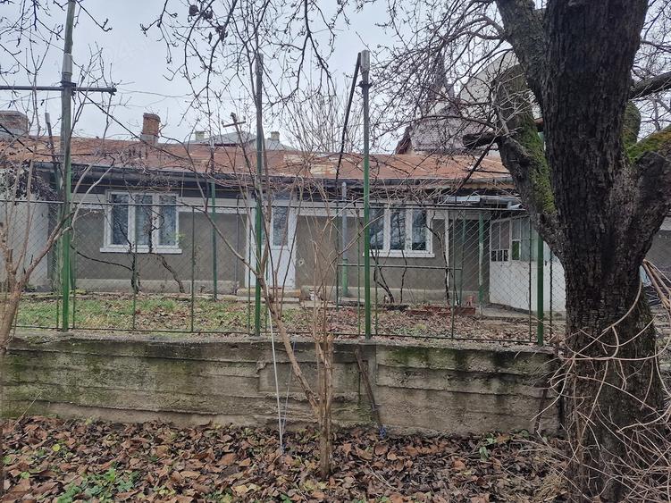 Casă cu Teren 1400 Mp în Central