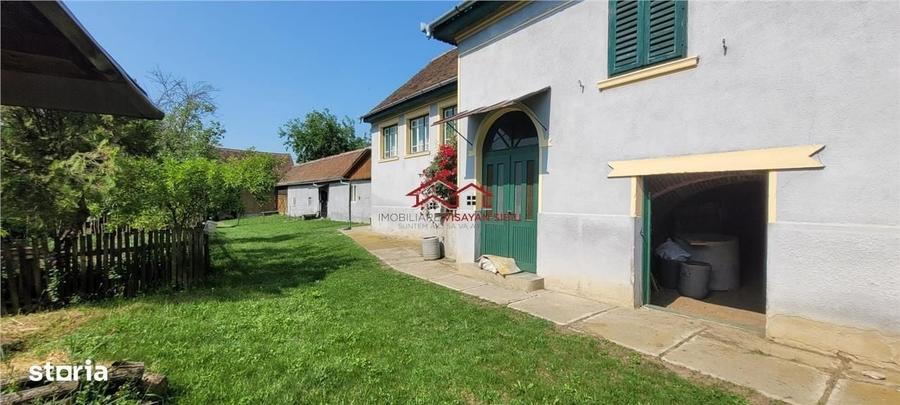 Casă cu 4 camere în Deal