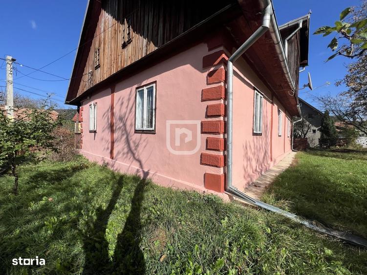Casă cu 4 camere în Frasin