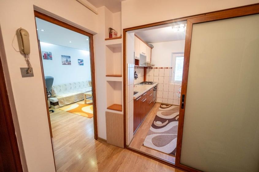 Apartament cu 3 camere decomandat, mobilat în Păcurari