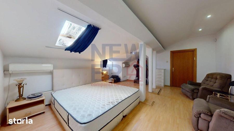 Casă cu 9 camere cu Teren 221 Mp în Eminescu