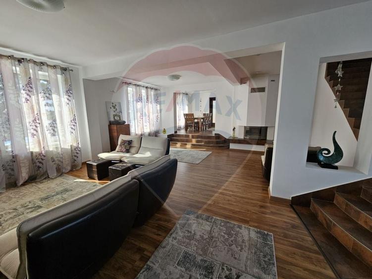 Casă individuală cu 6 camere cu Garaj în Sud-Vest