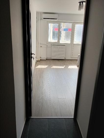 Apartament cu 3 camere semidecomandat, mobilat în Obor