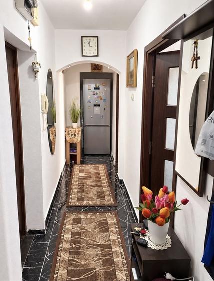 Apartament cu 3 camere semidecomandat în Valea Rosie