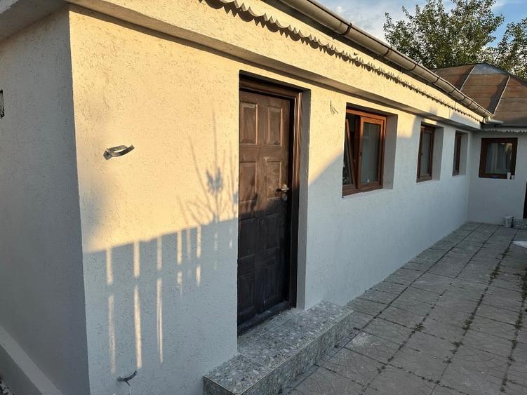 Casă individuală cu 3 camere cu Canalizare în Sud
