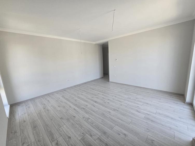 Apartament cu 2 camere decomandat în Girocului