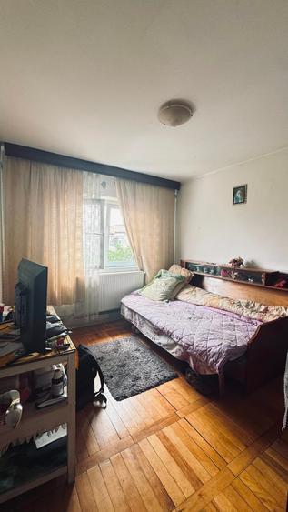 Apartament cu 3 camere în Lipovei