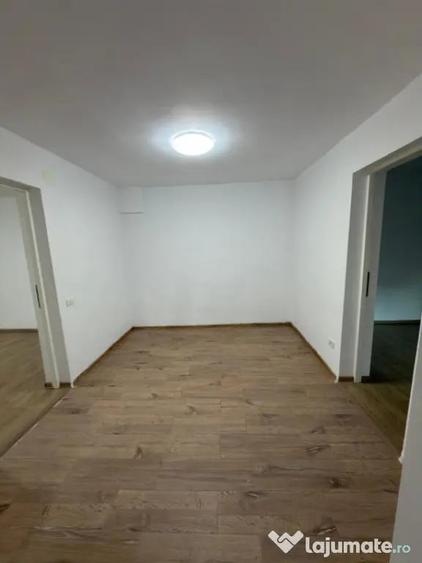 Casă cu 3 camere cu Teren 300 Mp în Delfinariu