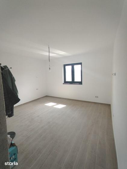 Casă cu 4 camere cu Teren 500 Mp în Blandiana