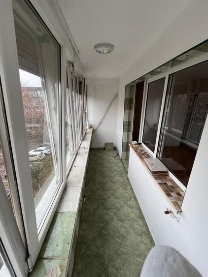 Apartament cu 4 camere semidecomandat în Păcii