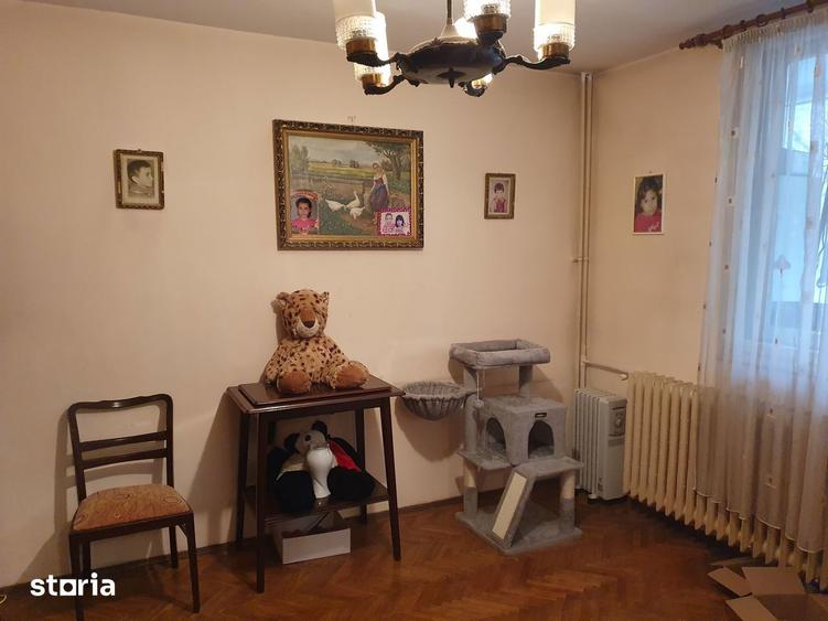 Apartament cu 4 camere decomandat în Drumul Taberei