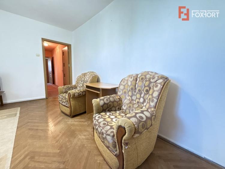 Apartament cu 3 camere semidecomandat, mobilat în Dacia