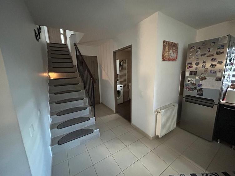 Casă cu 4 camere în Central