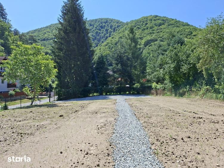 Casă cu 10 camere cu Teren 1200 Mp în Central