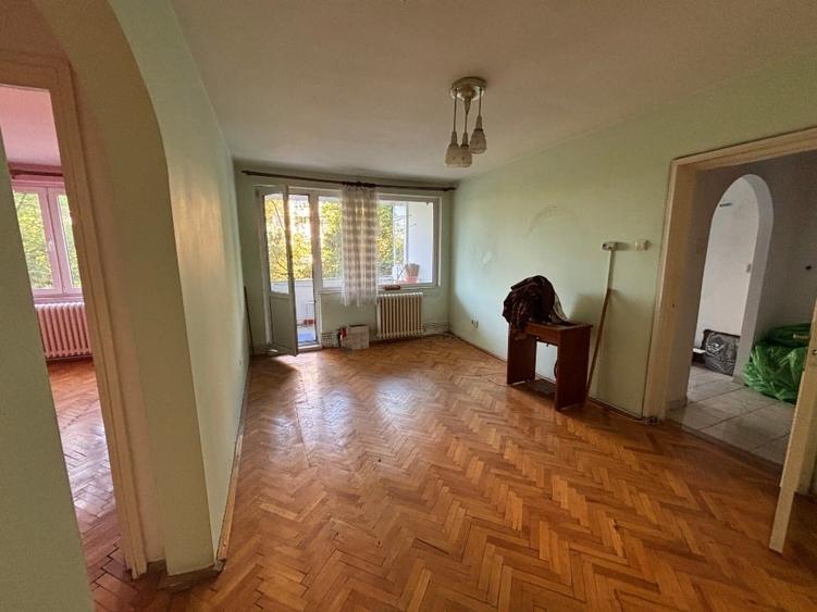 De vanzare apartament 2 camere in Tudor - 3