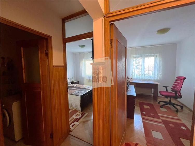 Apartament cu 3 camere decomandat, mobilat în Central