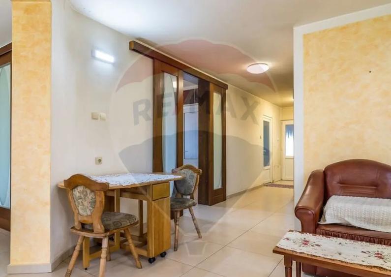 Casă cu 6 camere cu Teren 1007 Mp în Central
