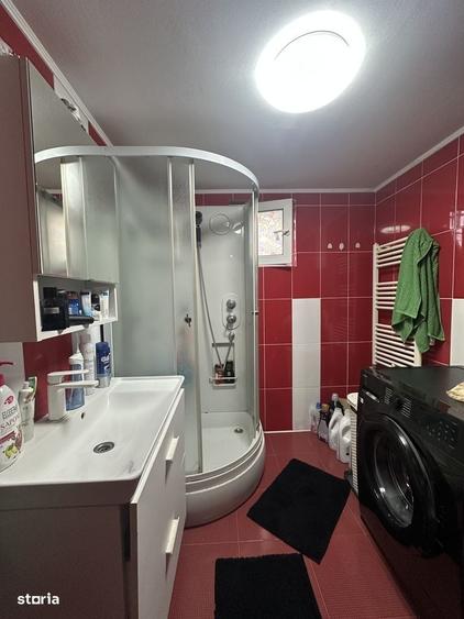 Casă cu 4 camere în Bănești