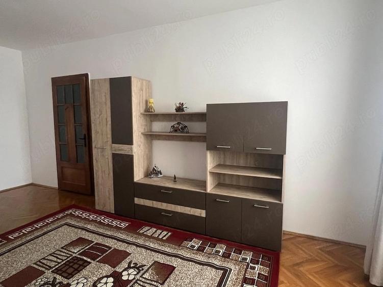 Apartament cu 3 camere decomandat în Complex Studențesc