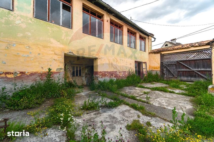 Casă cu 6 camere cu Teren 1044 Mp în Central