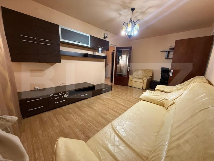 Apartament cu 2 camere semidecomandat, mobilat în Micro 6