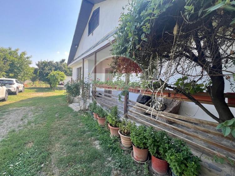 Casă cu 3 camere cu Teren 2244 Mp în Jorăști