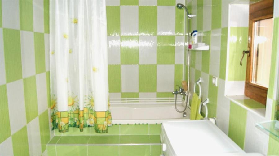 Casă individuală cu 3 camere cu Teren 1084 Mp în Vața de Jos