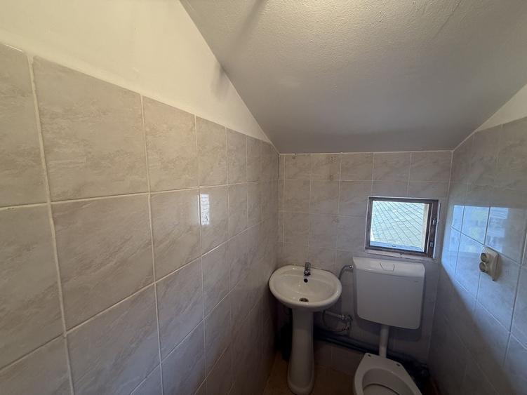 Apartament cu 4 camere semidecomandat, mobilat în Aradului