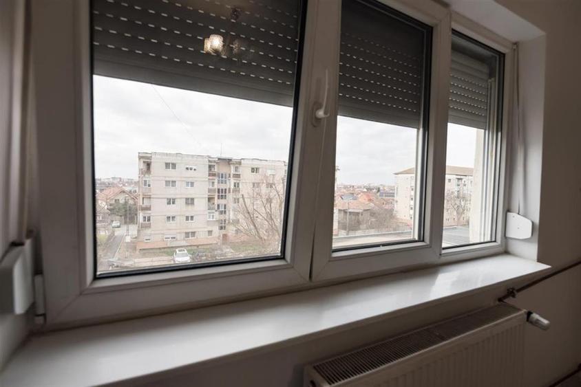 Apartament cu 3 camere decomandat în Nufărul