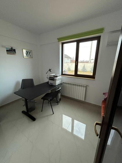 Spațiu comercial, de 200 mp, în Strejnicu