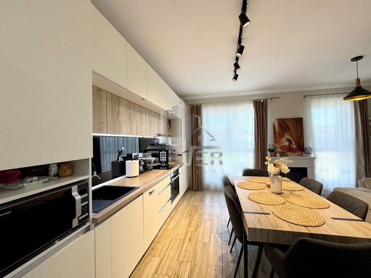 Apartament cu 3 camere semidecomandat, mobilat în Florești