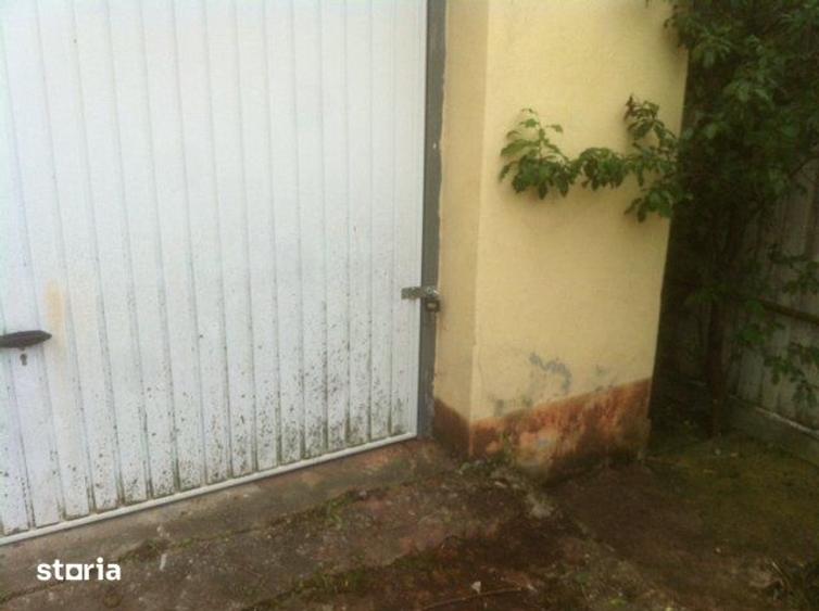 Casă cu 8 camere cu Teren 3100 Mp în Central