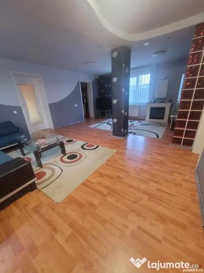Casă cu 5 camere cu Teren 1100 Mp în Central