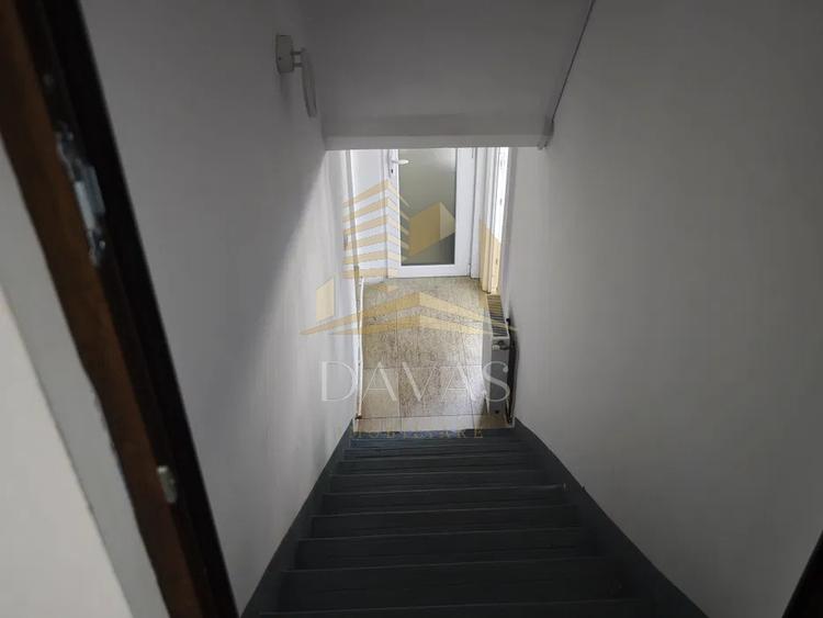 Casă individuală cu 7 camere cu Canalizare în Semicentral