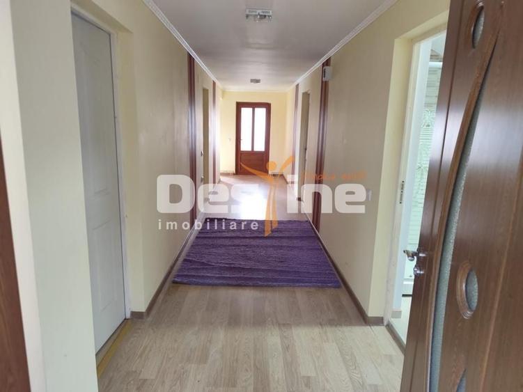 Casă individuală cu 6 camere cu Canalizare în Nord