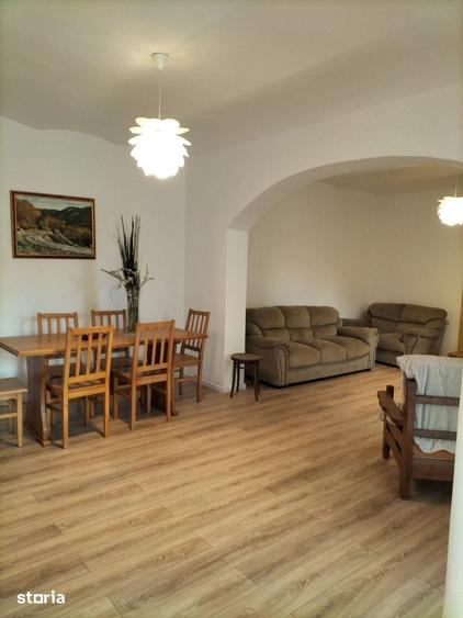 Casă cu 5 camere cu Teren 180 Mp în Schei