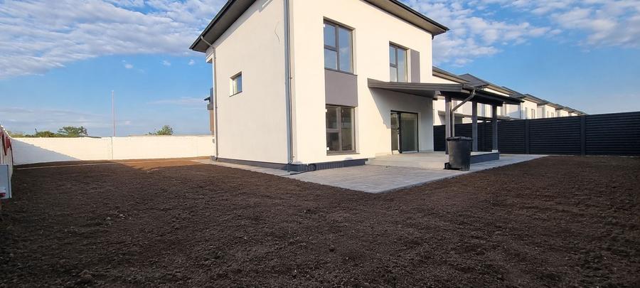 Casă individuală cu 5 camere cu Canalizare în Ultracentral