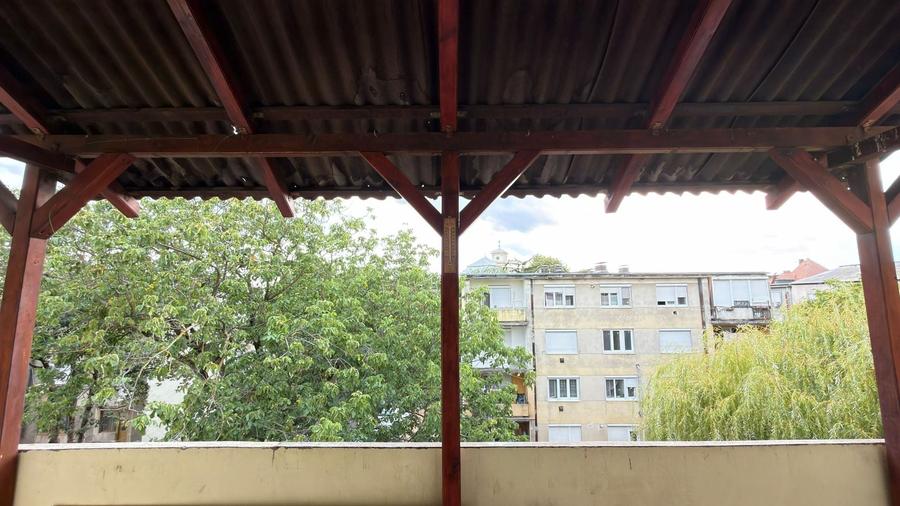 Apartament cu 2 camere semidecomandat, mobilat în Vest