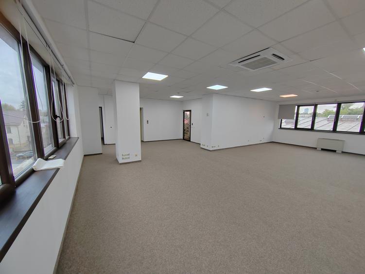 Casă individuală cu 10 camere cu Teren 400 Mp în Barbu Văcărescu