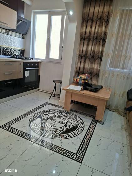 Apartament cu 3 camere semidecomandat în Central