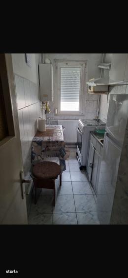 Apartament cu 3 camere semidecomandat în Sud