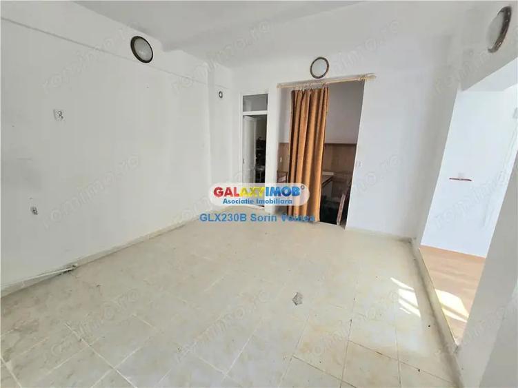 Casă cu 14 camere cu Teren 400 Mp în Titan