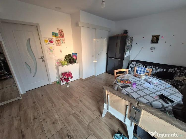 Casă cu 7 camere cu Teren 820 Mp în Vulcan