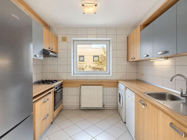 Apartament cu 3 camere decomandat, mobilat în Primăverii
