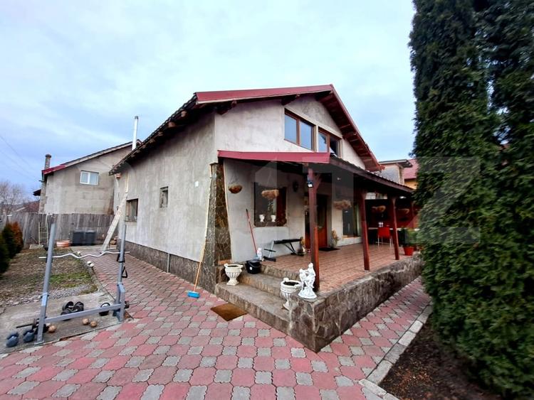 Casă individuală cu 4 camere cu Canalizare în Sânpetru