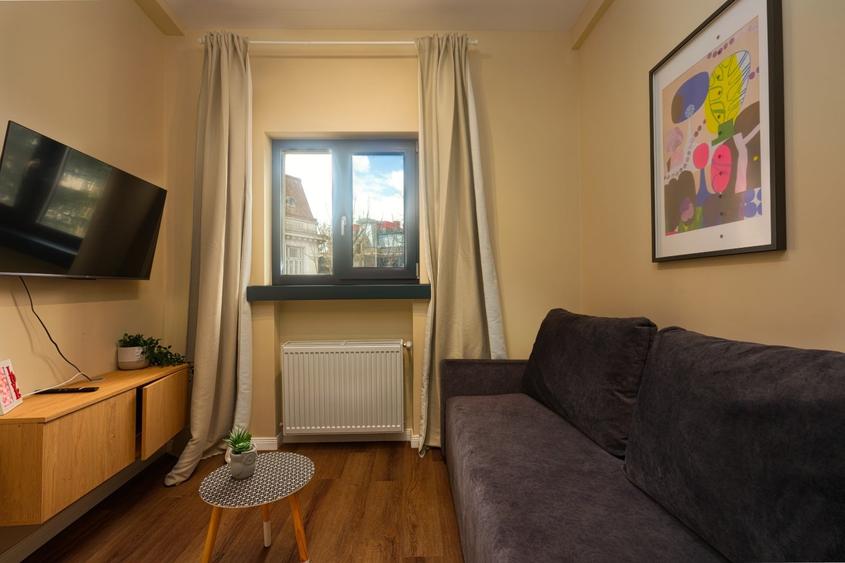 Apartament cu 2 camere decomandat, mobilat în Romană